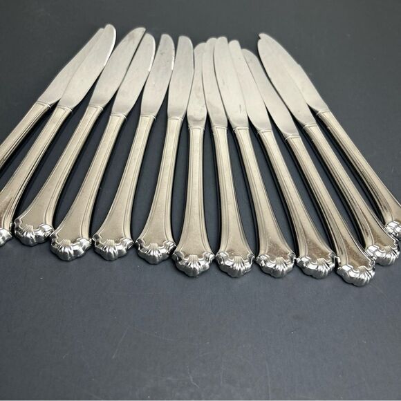 Lot of 13 Oneida Midtowne Dinner Knives 9” - Picture 1 of 3